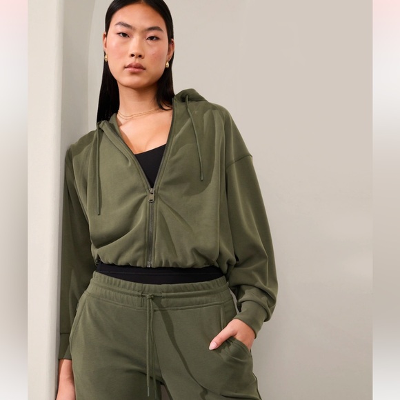 NWT Athleta Seasoft Bubble Hem Full Zip Army Green Jacket Size Small - Picture 4 of 11